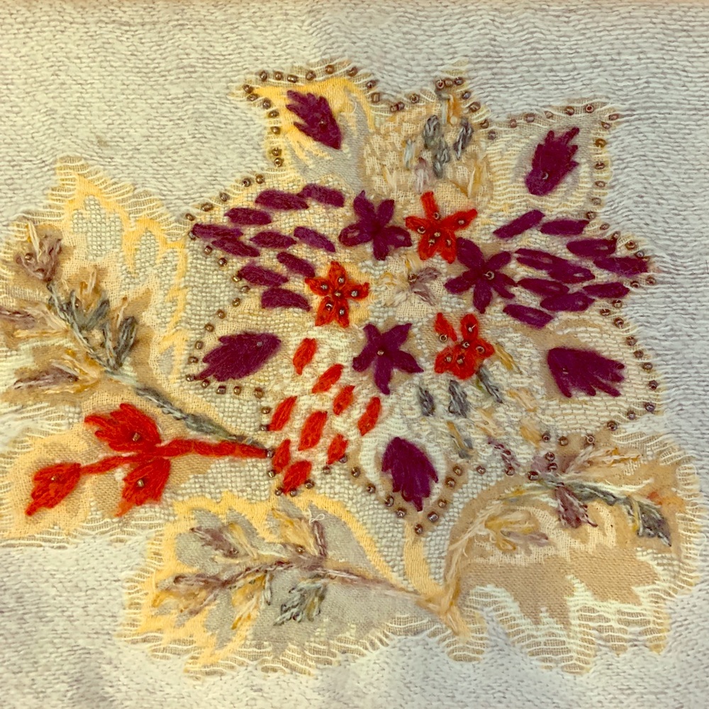 embroidered wrap/shawl